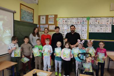 Filanliści i laureacji konkursu wraz z komisją konkursową