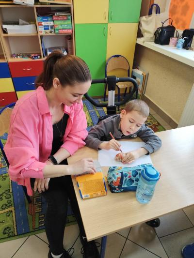 Nauczyciel współorganizujący z uczeniem