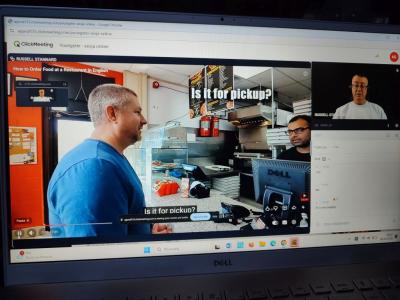 Zdjęcie z udziału w sesji online z Russellem Stannardem - zdjecia ekranu z poszczególnych etapów spotkania.