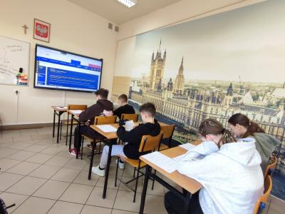 Uczniowie realizujący działąnia projektowe w ramach Ispiruję do nauki