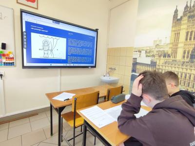 Uczniowie realizujący działąnia projektowe w ramach Ispiruję do nauki