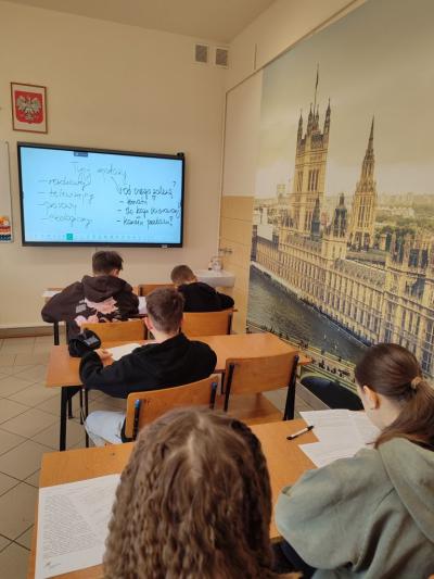 Uczniowie realizujący działąnia projektowe w ramach Ispiruję do nauki