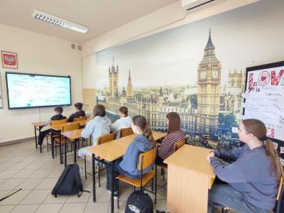 Uczniowie realizujący działąnia projektowe w ramach Ispiruję do nauki