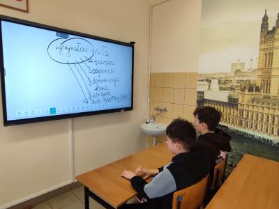 Uczniowie realizujący działąnia projektowe w ramach Ispiruję do nauki