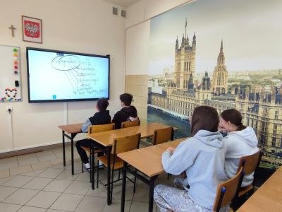 Uczniowie realizujący działąnia projektowe w ramach Ispiruję do nauki