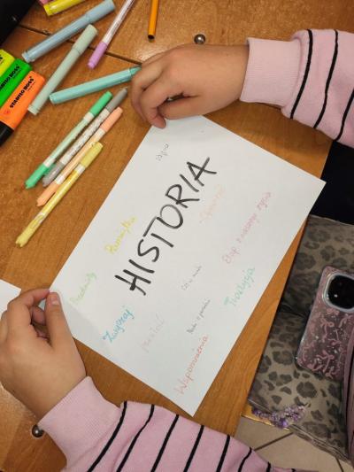 Uczniowie realizujący działąnia projektowe w ramach Ispiruję do nauki