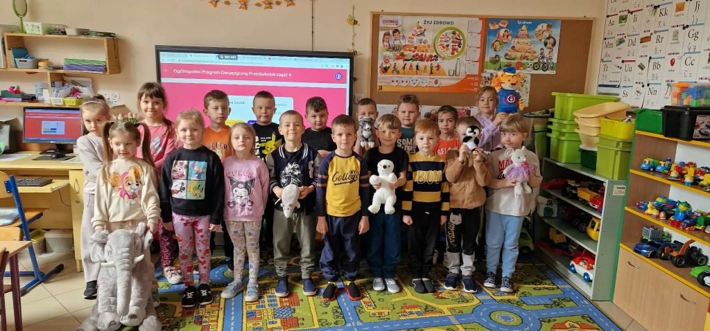 Przedszkolaki w trakcie realizacji zadań z projektu Dwujęzyczny przedszkolak.