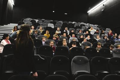 prelekcja po obejrzeniu filmu na zakończenie, dzieci odpowiadają na postawione pytania