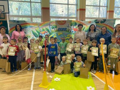 Zdjęcie grupowe uczesników konkursu, organizatorów i jury