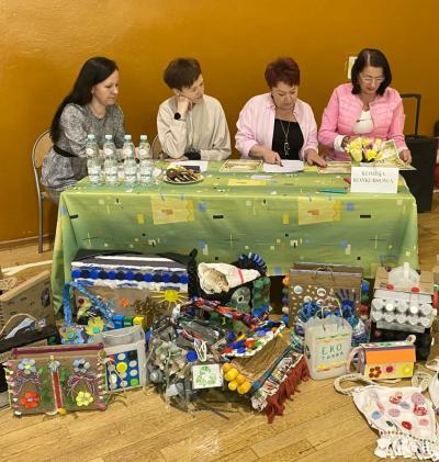 Komisja konkursowa i przygotowane projekty toreb