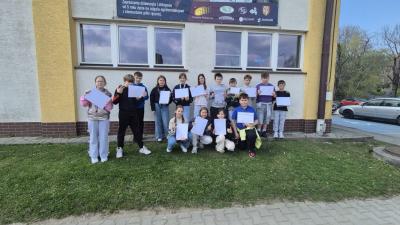 cała klasa prezentuje swoje prace