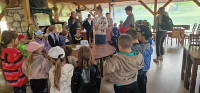 Powitanie w Wiśniowym Gaju i robienie rozczynu ciasta