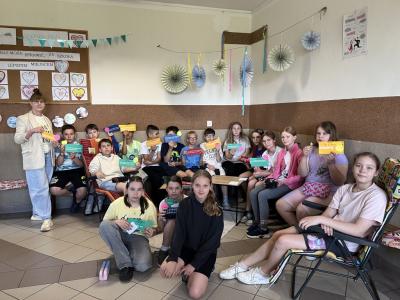 klasa 5b w strefie relaksu na zakończenie festiwalu