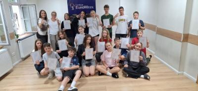 Wręczenie certyfikataów i zdjęcia pamiatkowe