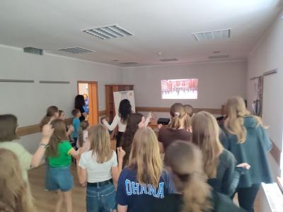 Zajęcia językowe - rozgrzewka i prezentacja kraju