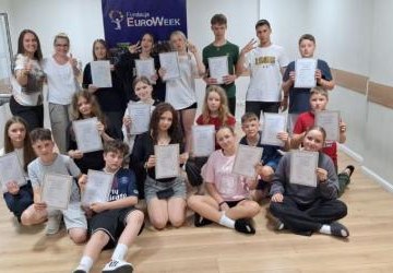 Wręczenie certyfikataów i zdjęcia pamiatkowe
