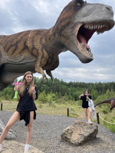 Z dinozaurami na ścieżce