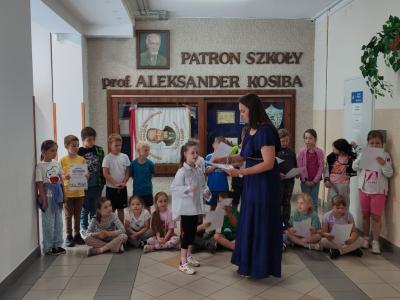 Uroczyste podsumowanie programu Kolorowa matematyka z Korbo - wręczenie dyplomów i pamiątkowe zdjęcia