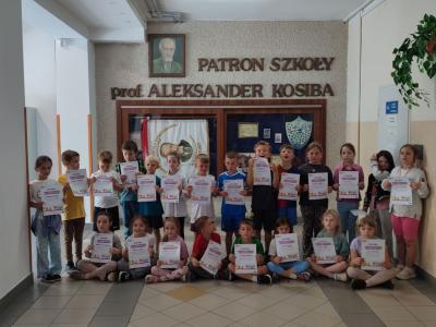 Uroczyste podsumowanie programu Kolorowa matematyka z Korbo - wręczenie dyplomów i pamiątkowe zdjęcia