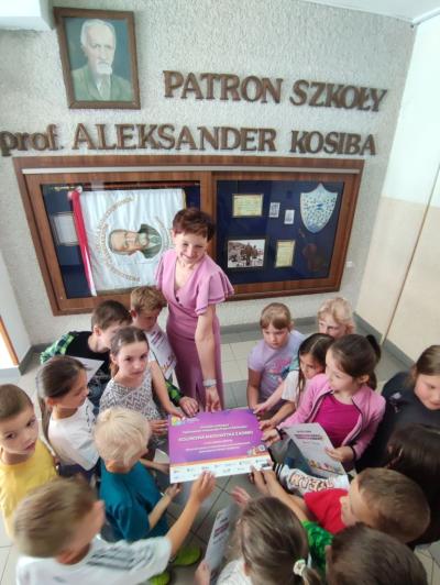 Uroczyste podsumowanie programu Kolorowa matematyka z Korbo - wręczenie dyplomów i pamiątkowe zdjęcia