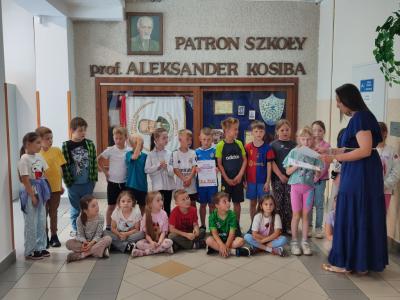 Uroczyste podsumowanie programu Kolorowa matematyka z Korbo - wręczenie dyplomów i pamiątkowe zdjęcia