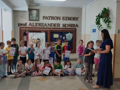 Uroczyste podsumowanie programu Kolorowa matematyka z Korbo - wręczenie dyplomów i pamiątkowe zdjęcia