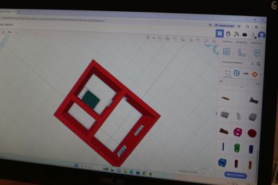 Rzut na ekran monitora a na nim tinkercad