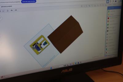 Rzut na ekran monitora a na nim tinkercad