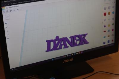 Rzut na ekran monitora a na nim tinkercad
