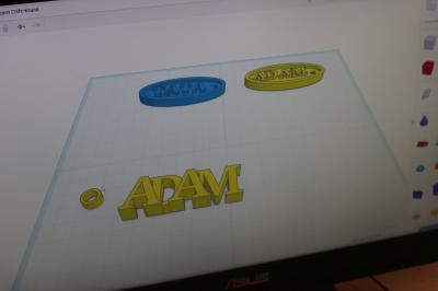 Rzut na ekran monitora a na nim tinkercad