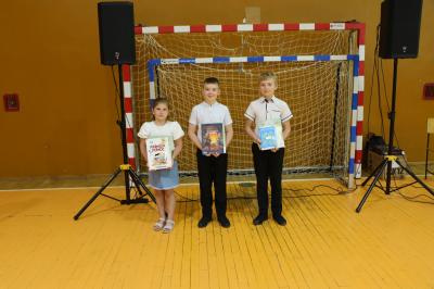 Zakończenie roku szkolnego w hali sportowej
