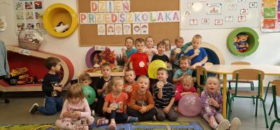 Grupowe zdjęcie Pszczółek w dniu Przedszkolaka