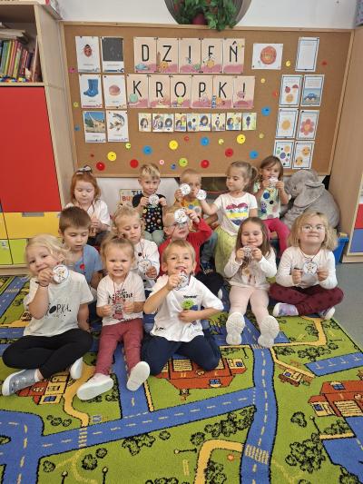 Zdjęcie grupy krasnale z medalami