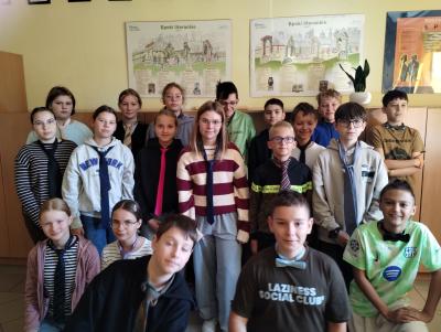 KLasa 6b w krawatach i muchach.