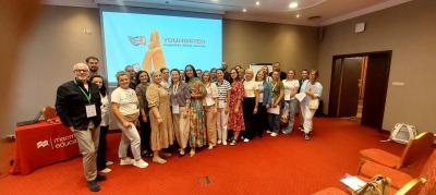 Zdjęcie grupowe uczestników konferencji Macmillan