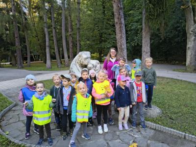 Grupa Sówki w parku