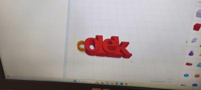 Uczniowie projektują w programie tinkercad.