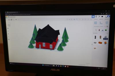 Uczniowie projektują w programie tinkercad.