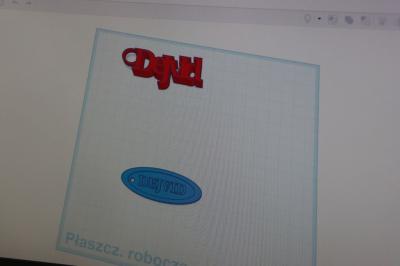 Uczniowie projektują w programie tinkercad.