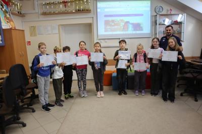 Zdjęcie grupowe z prowadzącym zajęcia