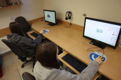 Uczniowie projektują w programie tinkercad