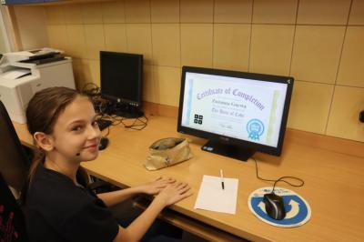 Uczniowie kodują gry na platformie code.org